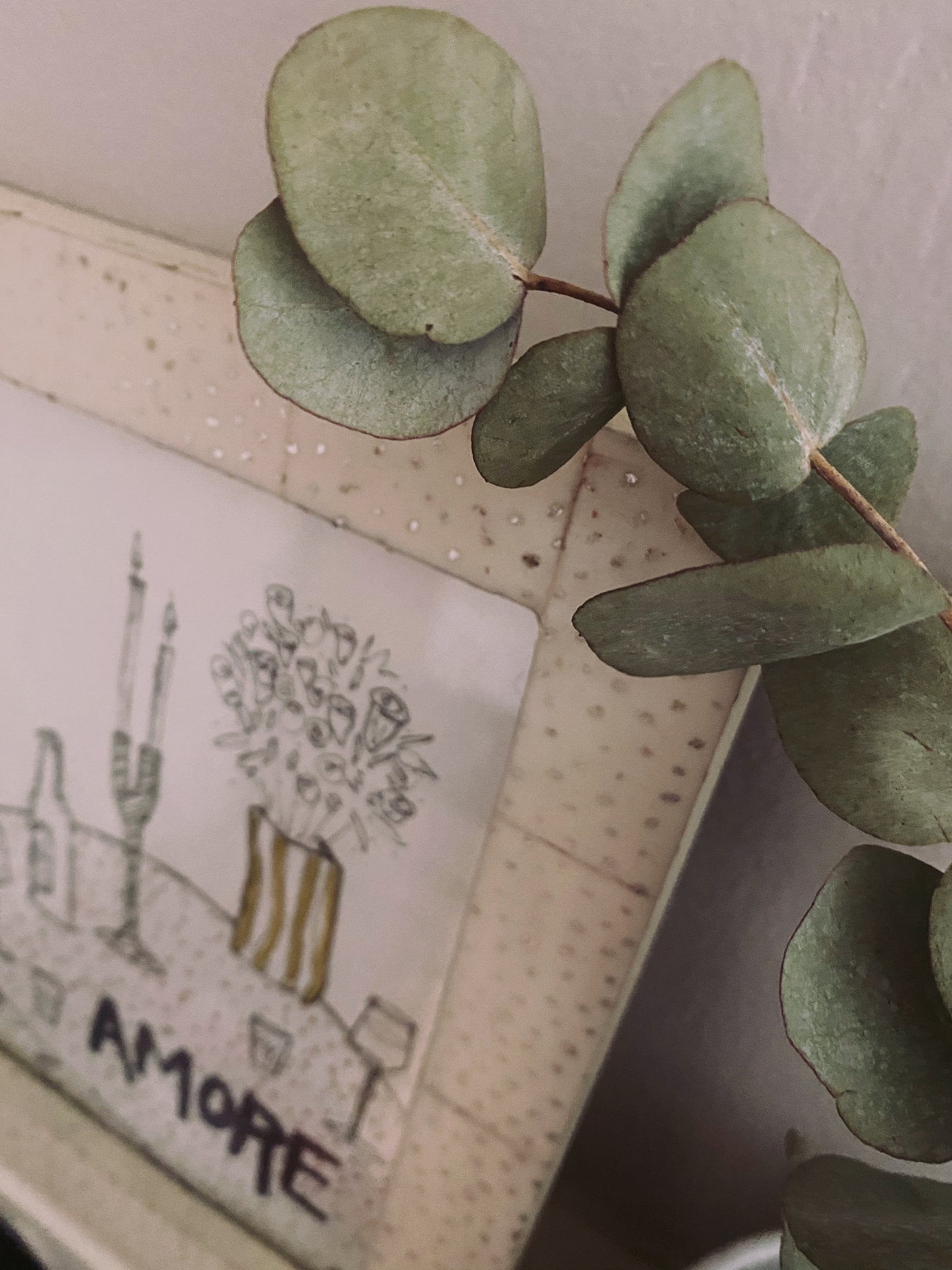 ROYA - Art Piece 'Amore' & Faux Ivory Glossy Frame